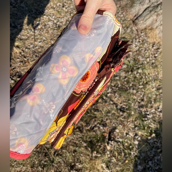 Vera Bradley’s Hanging Trifold Travel Accessories Organizer - Picture 9 of 9